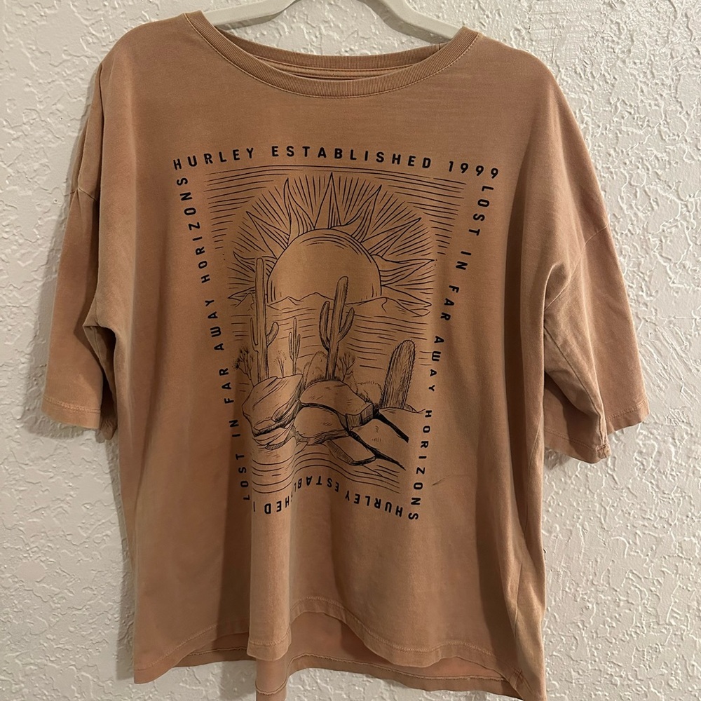Oversized Hurley Desert Scene T-Shirt in deep yellow size small fits like medium